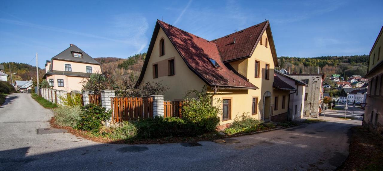 Vegzion - Vegan B&B Свобода-Над-Упоу Экстерьер фото