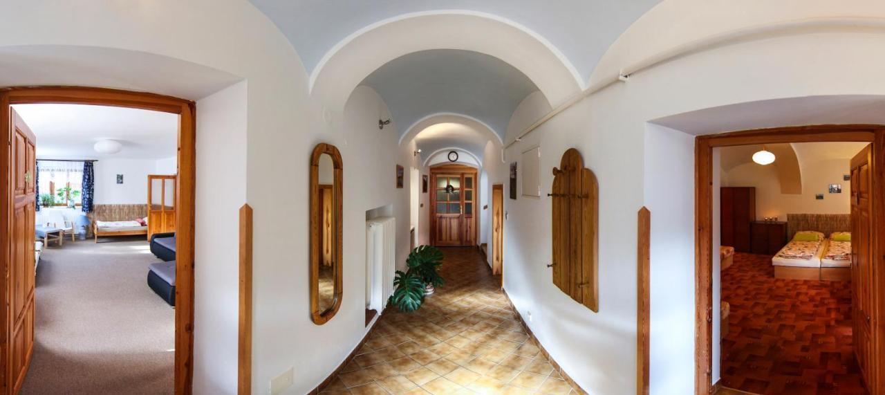 Vegzion - Vegan B&B Свобода-Над-Упоу Экстерьер фото
