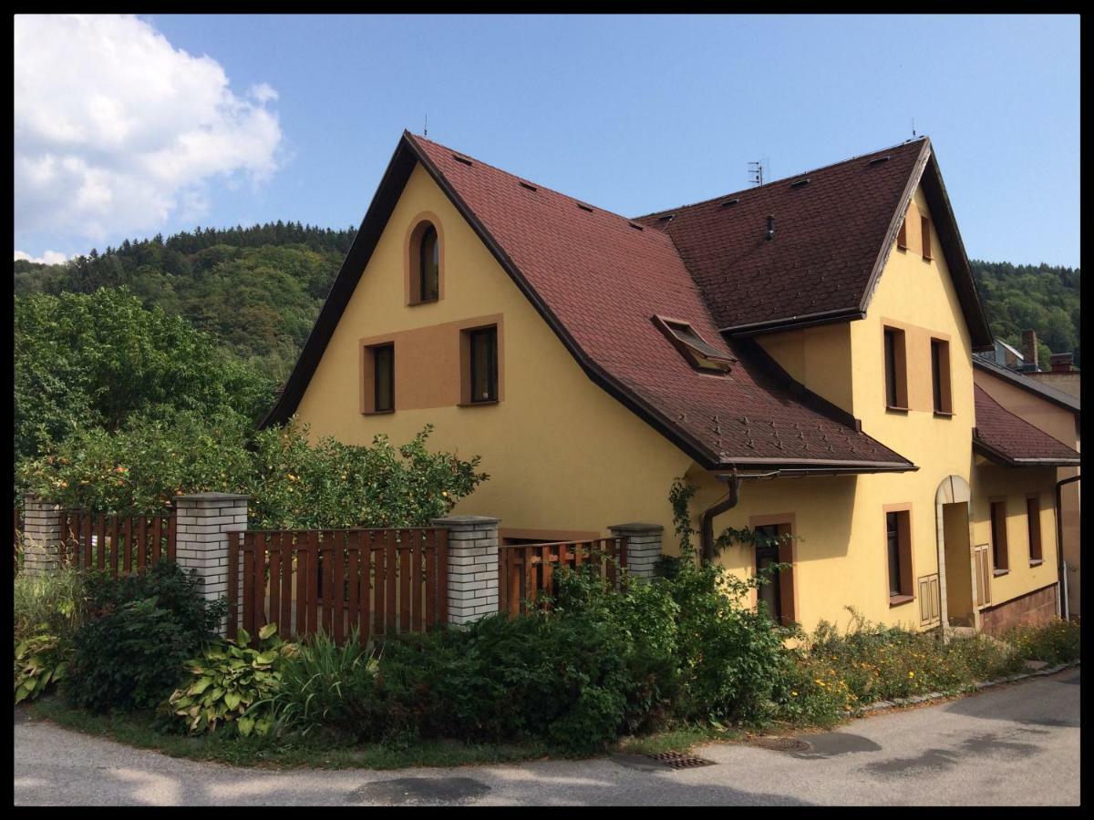 Vegzion - Vegan B&B Свобода-Над-Упоу Экстерьер фото