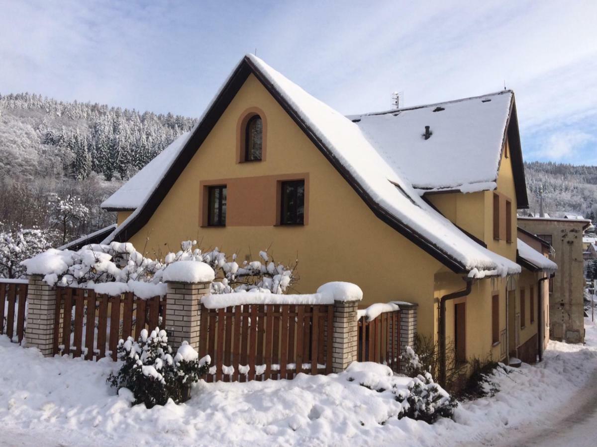 Vegzion - Vegan B&B Свобода-Над-Упоу Экстерьер фото